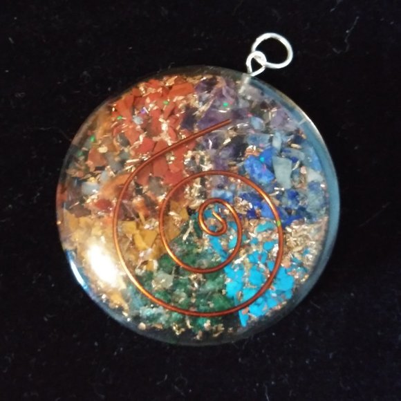 Circle Orgone Pendant Chakra Colors Rainbow Spiral - Picture 1 of 2